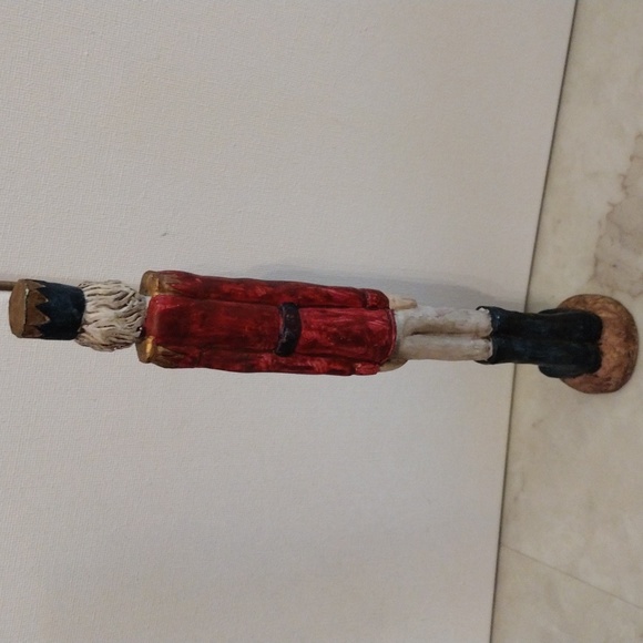 Beautiful nutcracker statue. - Picture 6 of 13